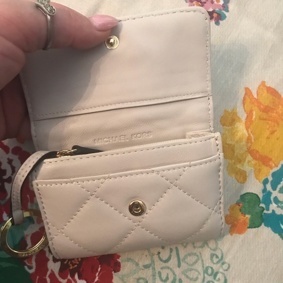 Michael Kors Keychain Wallet - Picture 8 of 8